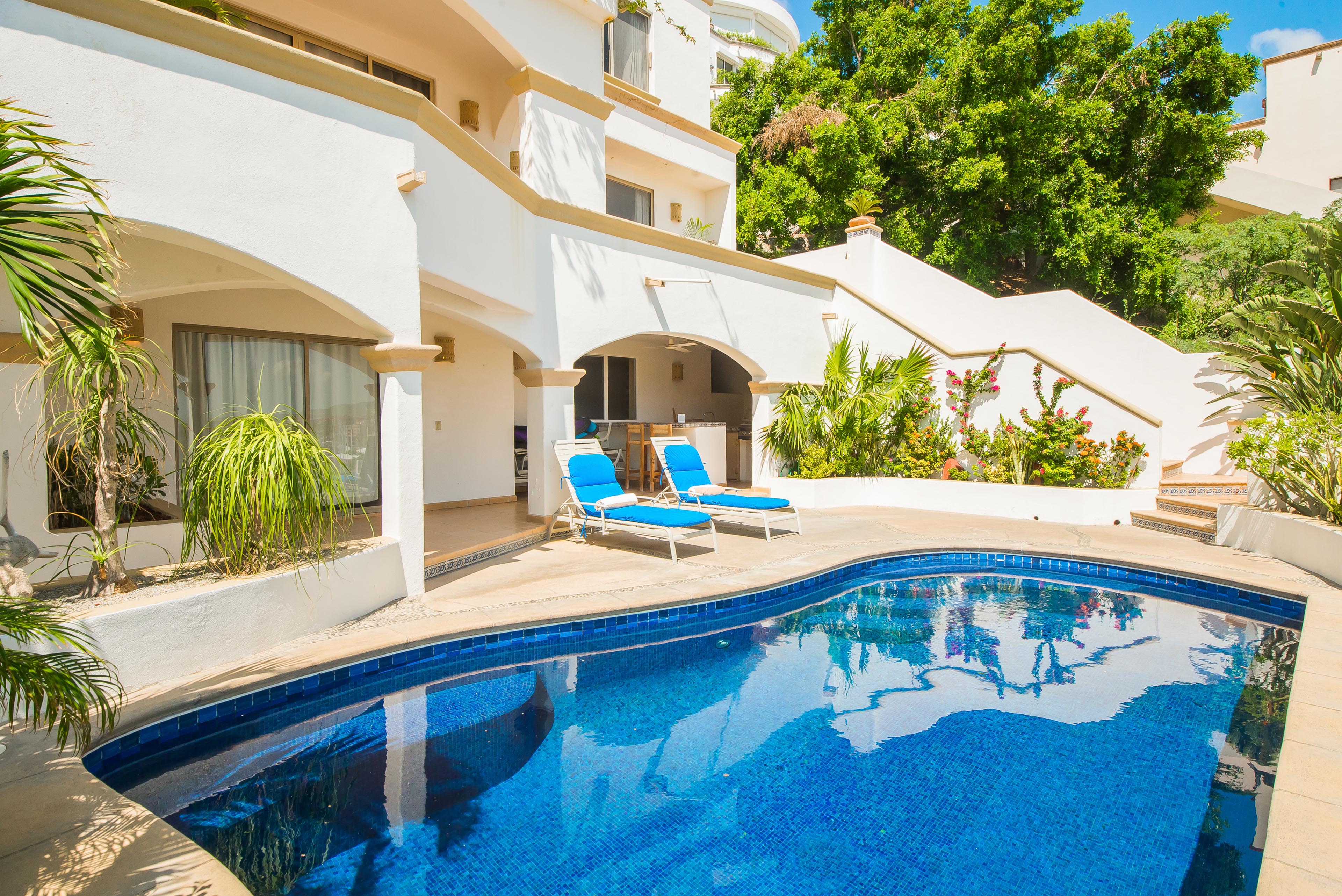 Six Bedroom Cool Luxury Villa